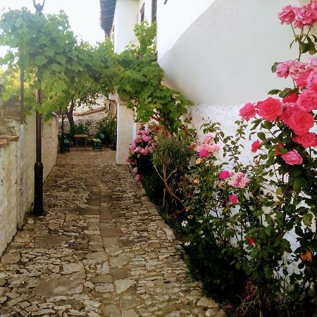 Bed & Breakfast Josiph Berat Exterior foto